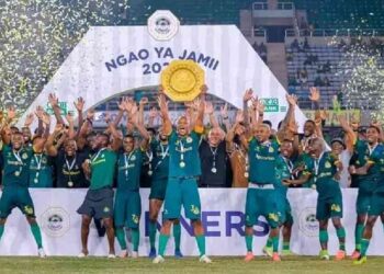 Stéphane Aziz Ki et les Young Africans vainqueurs de la Supercoupe de Tanzanie