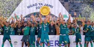 Stéphane Aziz Ki et les Young Africans vainqueurs de la Supercoupe de Tanzanie