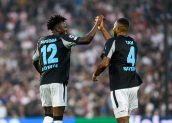 Edmond Tapsoba (12) et Jonathan Tah