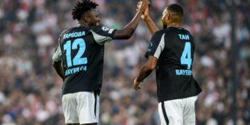 Edmond Tapsoba (12) et Jonathan Tah