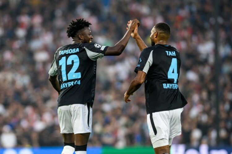 Edmond Tapsoba (12) et Jonathan Tah
